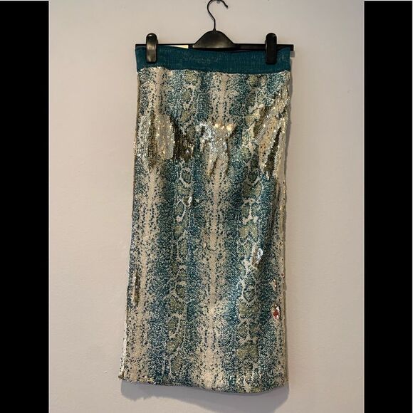 💥Le superbe festive skirt💥 size Small and Medium, NWT - Picture 4 of 5